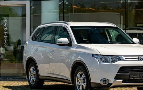 Mitsubishi Outlander III рестайлинг 3, 2014 год, 1 295 000 рублей, 9 фотография