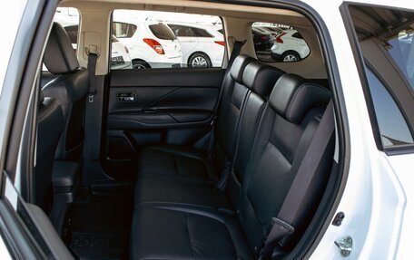 Mitsubishi Outlander III рестайлинг 3, 2014 год, 1 295 000 рублей, 15 фотография