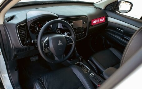 Mitsubishi Outlander III рестайлинг 3, 2014 год, 1 295 000 рублей, 13 фотография