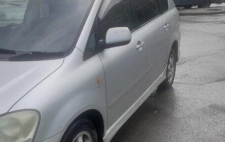 Toyota Ipsum II, 2002 год, 1 050 000 рублей, 2 фотография