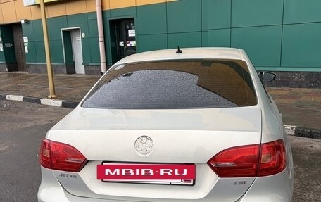 Volkswagen Jetta VI, 2011 год, 680 000 рублей, 3 фотография