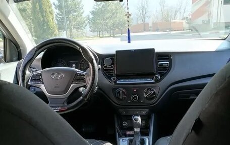 Hyundai Solaris II рестайлинг, 2020 год, 1 600 000 рублей, 8 фотография