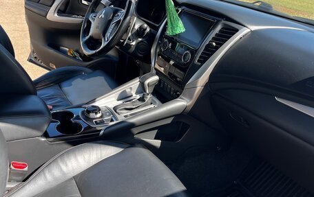 Mitsubishi Pajero Sport III рестайлинг, 2020 год, 3 100 000 рублей, 10 фотография