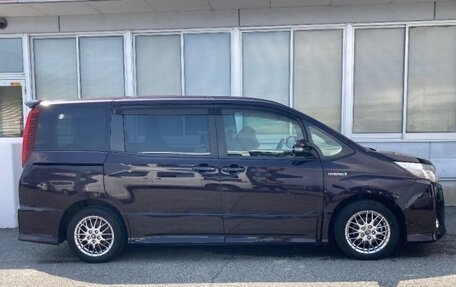 Toyota Noah III, 2016 год, 1 500 000 рублей, 3 фотография