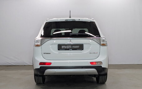 Mitsubishi Outlander III рестайлинг 3, 2014 год, 1 595 000 рублей, 6 фотография