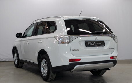 Mitsubishi Outlander III рестайлинг 3, 2014 год, 1 595 000 рублей, 7 фотография