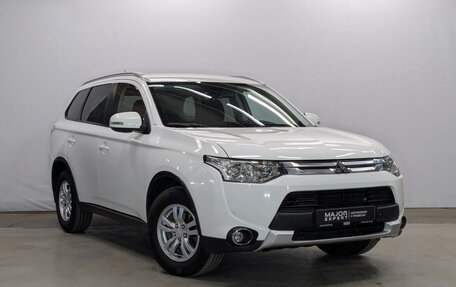 Mitsubishi Outlander III рестайлинг 3, 2014 год, 1 595 000 рублей, 3 фотография