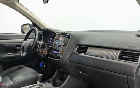 Mitsubishi Outlander III рестайлинг 3, 2014 год, 1 595 000 рублей, 11 фотография