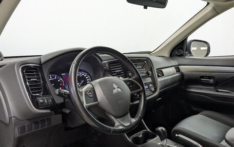 Mitsubishi Outlander III рестайлинг 3, 2014 год, 1 595 000 рублей, 16 фотография