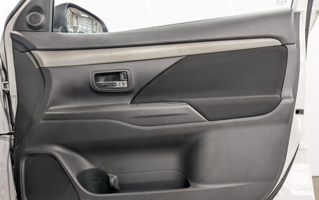 Mitsubishi Outlander III рестайлинг 3, 2014 год, 1 595 000 рублей, 24 фотография