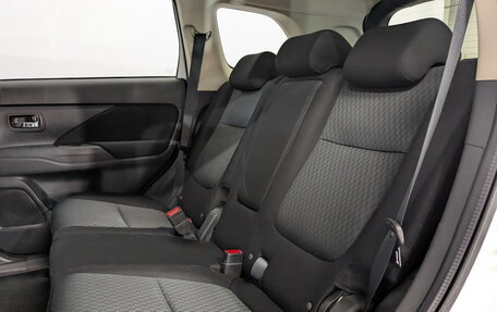 Mitsubishi Outlander III рестайлинг 3, 2014 год, 1 595 000 рублей, 12 фотография