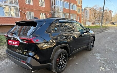 Toyota RAV4, 2020 год, 3 240 000 рублей, 2 фотография