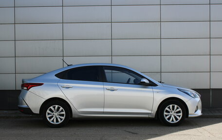 Hyundai Solaris II рестайлинг, 2021 год, 1 585 000 рублей, 4 фотография