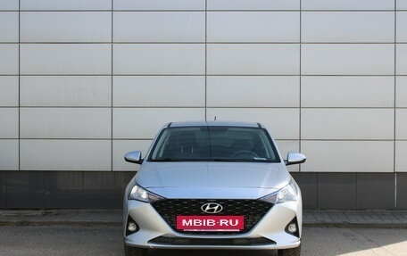 Hyundai Solaris II рестайлинг, 2021 год, 1 585 000 рублей, 2 фотография