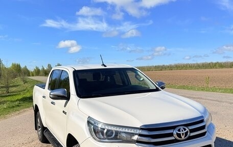 Toyota Hilux VIII, 2018 год, 3 550 000 рублей, 2 фотография