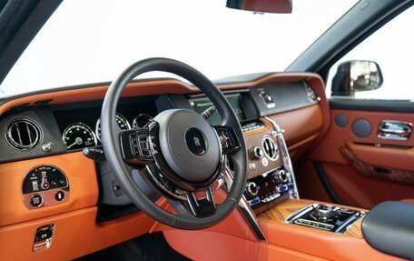 Rolls-Royce Cullinan, 2023 год, 35 000 000 рублей, 5 фотография