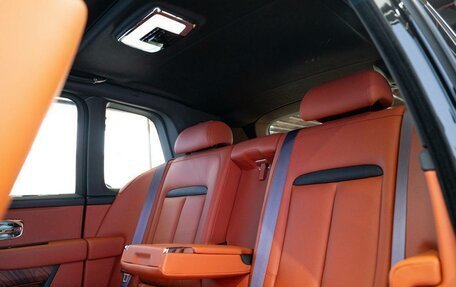 Rolls-Royce Cullinan, 2023 год, 35 000 000 рублей, 7 фотография