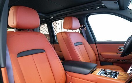 Rolls-Royce Cullinan, 2023 год, 35 000 000 рублей, 9 фотография