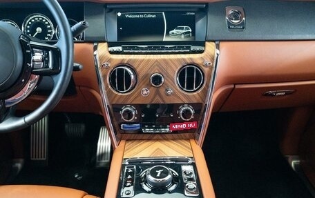 Rolls-Royce Cullinan, 2023 год, 35 000 000 рублей, 8 фотография