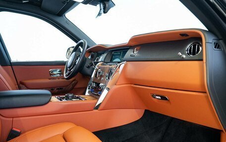 Rolls-Royce Cullinan, 2023 год, 35 000 000 рублей, 12 фотография