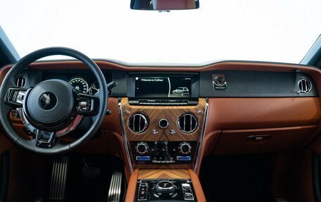 Rolls-Royce Cullinan, 2023 год, 35 000 000 рублей, 13 фотография