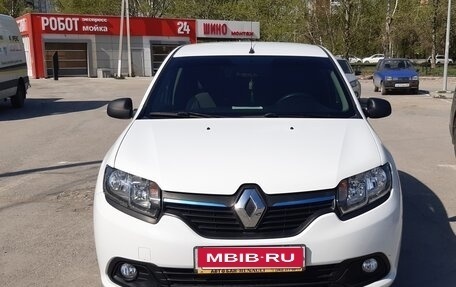 Renault Logan II, 2014 год, 900 000 рублей, 1 фотография