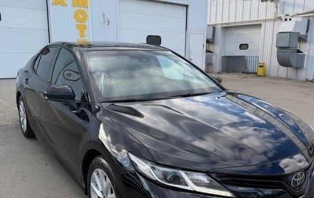 Toyota Camry, 2019 год, 2 750 000 рублей, 3 фотография
