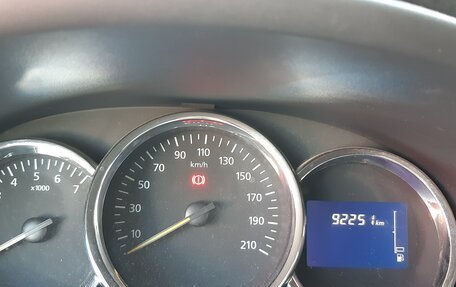 Renault Logan II, 2014 год, 900 000 рублей, 14 фотография