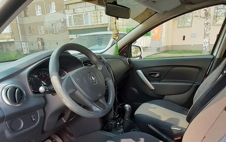 Renault Logan II, 2014 год, 900 000 рублей, 10 фотография