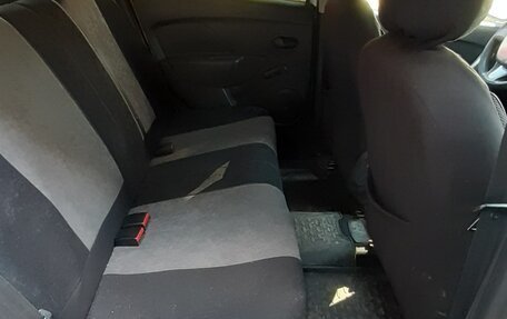 Renault Logan II, 2014 год, 900 000 рублей, 13 фотография