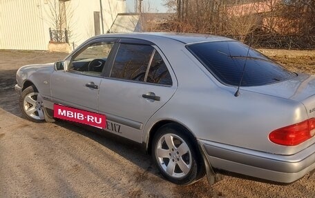 Mercedes-Benz E-Класс, 1996 год, 330 000 рублей, 3 фотография