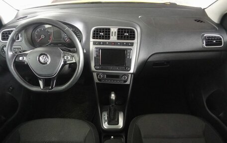 Volkswagen Polo VI (EU Market), 2017 год, 805 000 рублей, 9 фотография