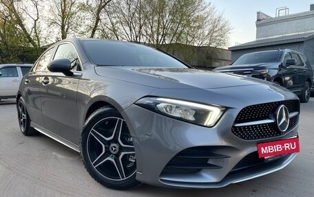 Mercedes-Benz A-Класс, 2019 год, 2 480 000 рублей, 2 фотография