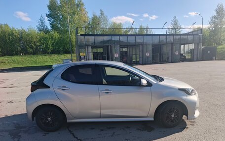 Toyota Yaris, 2021 год, 1 300 000 рублей, 2 фотография