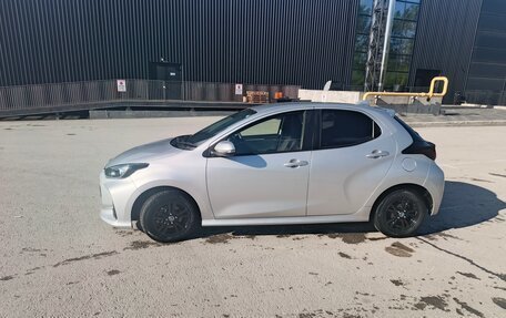 Toyota Yaris, 2021 год, 1 300 000 рублей, 4 фотография
