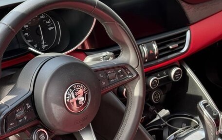 Alfa Romeo Giulia II, 2020 год, 2 700 000 рублей, 14 фотография