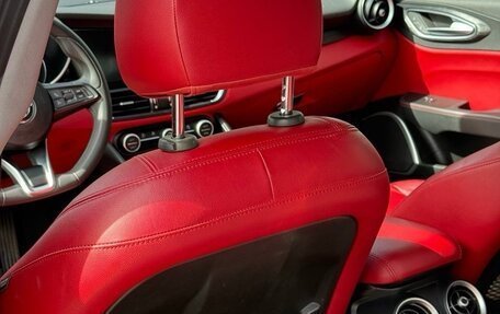 Alfa Romeo Giulia II, 2020 год, 2 700 000 рублей, 17 фотография