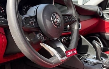 Alfa Romeo Giulia II, 2020 год, 2 700 000 рублей, 15 фотография