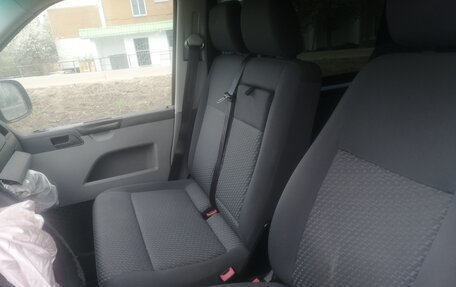 Volkswagen Transporter T5 рестайлинг, 2010 год, 1 000 000 рублей, 11 фотография
