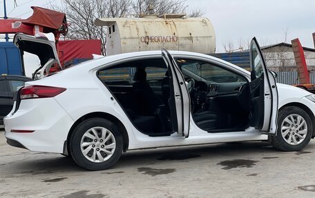 Hyundai Elantra VI рестайлинг, 2018 год, 1 100 000 рублей, 5 фотография