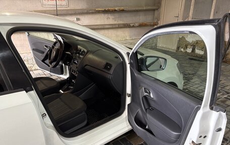 Volkswagen Polo VI (EU Market), 2016 год, 860 000 рублей, 3 фотография