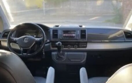 Volkswagen Caravelle T6 рестайлинг, 2018 год, 3 350 000 рублей, 11 фотография