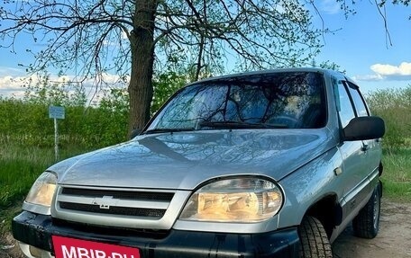 Chevrolet Niva I рестайлинг, 2004 год, 330 000 рублей, 1 фотография