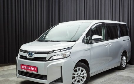 Toyota Voxy III, 2017 год, 2 187 000 рублей, 1 фотография