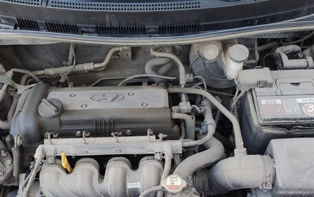 Hyundai Solaris II рестайлинг, 2013 год, 550 000 рублей, 33 фотография
