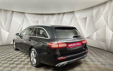 Mercedes-Benz E-Класс, 2021 год, 3 505 000 рублей, 4 фотография
