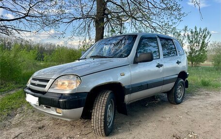 Chevrolet Niva I рестайлинг, 2004 год, 330 000 рублей, 3 фотография