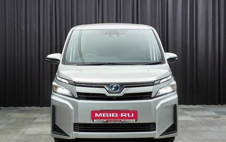 Toyota Voxy III, 2017 год, 2 187 000 рублей, 2 фотография