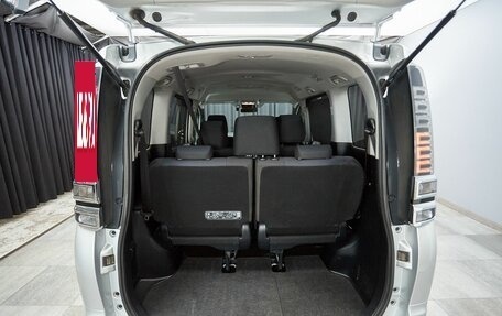 Toyota Voxy III, 2017 год, 2 187 000 рублей, 23 фотография