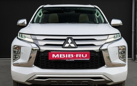 Mitsubishi Pajero Sport III рестайлинг, 2020 год, 3 790 000 рублей, 2 фотография